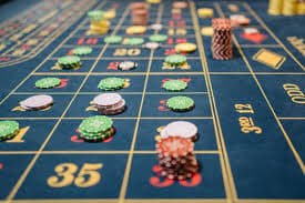 Antarmuka platform morgpie menampilkan berbagai kategori permainan dan sportsbook